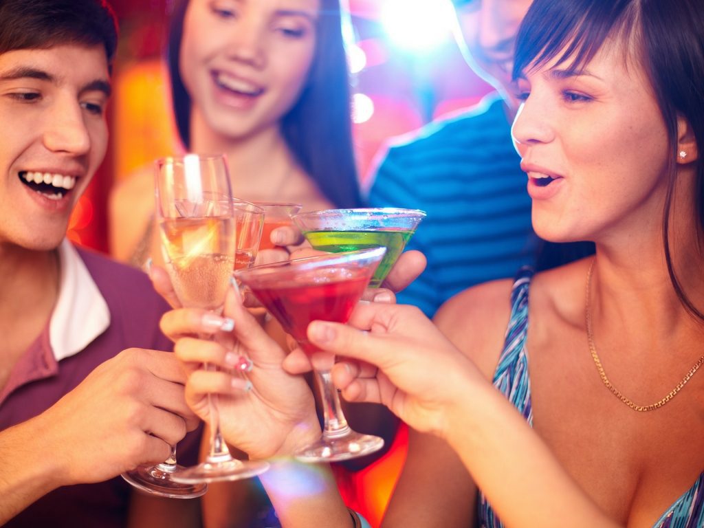 friends enjoying drinks